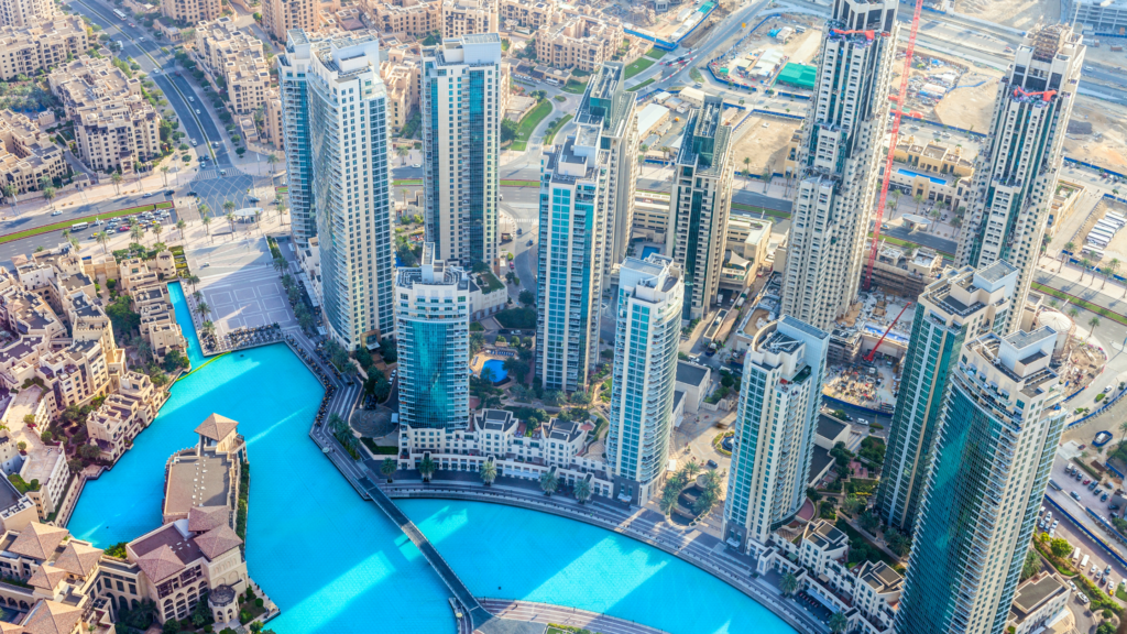 investesc în Dubai